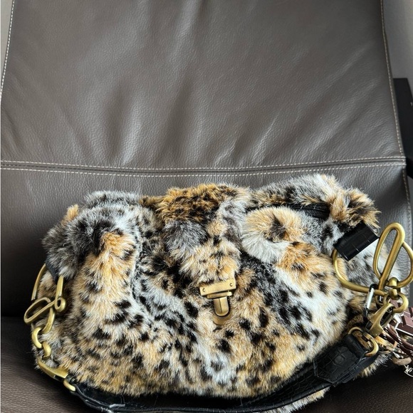 Leopard Print Faux Fur Handbag - Picture 3 of 7